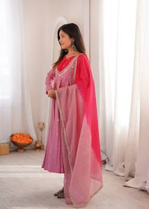Costume Anarkali traditionnel rose pour femmes avec dupatta brodé, coupe ample, longueur cheville, en coton, style Inde Pakistan, pour Diwali - Product Image 2