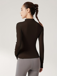 Ensemble de vêtements de yoga pour femmes Atlaset Professional, trois pièces, soutien-gorge de sport sans couture, leggings de compression, veste, logo personnalisé, fabrication en usine - Product Image 2