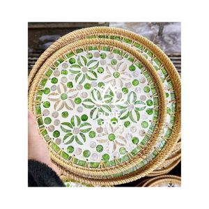 Plateau en rotin de qualité supérieure avec incrustations de perles pour un usage quotidien à la maison et comme plateformes élégantes pour la présentation de cosmétiques. - Product Image 1