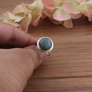Anillo Minimalista de Labradorita, Plata de Ley 925, Anillo Sencillo y Delicado con Piedra Preciosa de Fuego Azul para Mujer, Joyería Boho al por Mayor - Product Image 1