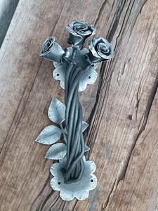 Decoración de Pared con Rosas de Hierro, Adorno Floral Elegante con Acabado Pintado para Cercas, Enrejados y Puertas - Product Image 2