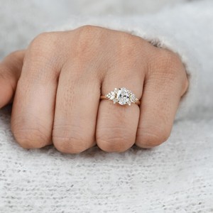 Bague de luxe en or massif 14 carats avec diamant ovale VS1 de 2,00 carats, motif floral, cultivé en laboratoire, pour femme, idéal pour mariage et occasions spéciales - Product Image 2