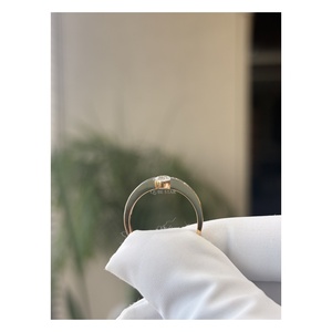 Anillo Elegante con Diamante Cultivado en Laboratorio de Corte Ovalado de 0.80 Ct, Engaste de Canal con Baguette, Certificado IGI, Anillo de Lujo para Mujer en Oro de 14K - Product Image 5