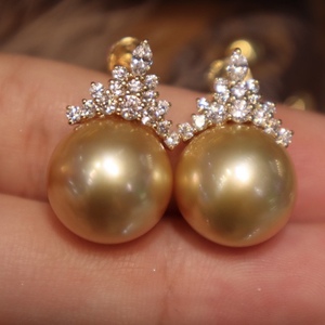 Boucles d'oreilles de haute qualité en perles blanches naturelles de 11-12 mm, lumière froide, comparables à l'eau de mer, parfaitement alignées - Product Image 1