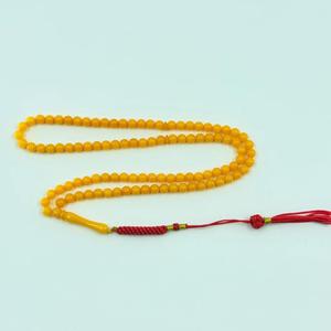 Chapelet de prière de luxe fait main, motif géométrique religieux jaune, perles rondes polies, pompon rouge, pour usage spirituel du Ramadan - Product Image 3