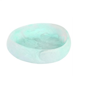 Assiette de service en résine polie faite à la main, vert céladon, design moderne et luxueux, écologique, compatible lave-vaisselle, qualité alimentaire, en stock pour la maison - Product Image 6