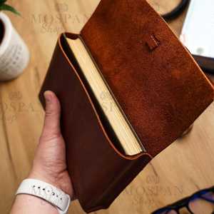 Protège-Livres en Cuir Sur Mesure, Conçu sur Commande, Atelier Spécialisé en Cuir LBC-0023 - Product Image 4