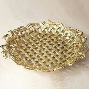 Plateau de service en aluminium nickelé standard avec poignée design, motif feuille métallique et raisins, pour décoration de table de restaurant - Product Image 4