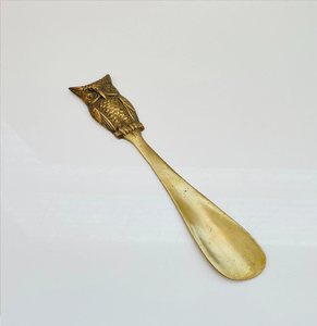 Accesorio de metal con acabado dorado para el cuidado del calzado que facilita el poner los pies fácilmente en cualquier tipo de zapato. - Product Image 4