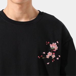 Sudadera Negra de Cuello Redondo para Hombre con Bordado de Flor de Cerezo, Corte Regular, Estilo Casual para Primavera - Product Image 5