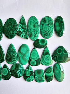 หินอัญมณีมรกตสีเขียวทรงหลวมรูปร่างสวยงามหลายขนาดสำหรับการทำหัตถกรรมเครื่องประดับ - Product Image 2