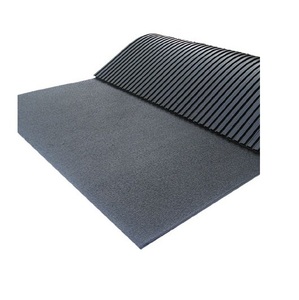 Tapis d'écurie les plus vendus avec fond texturé et bords droits, revêtement en caoutchouc antidérapant robuste pour écuries de chevaux, en vente - Product Image 1