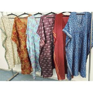 Kaftán de Seda con Estampado Floral para Mujer, Venta al por Mayor, para Usar como Cubre Traje de Baño - Product Image 2