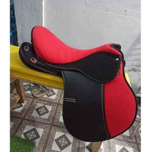 Selle de dressage en cuir de haute qualité rouge et noire |   Léger et durable |   Équipement d'équitation confortable de qualité export - Product Image 3