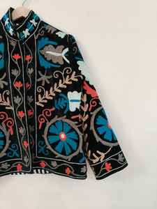 Veste en velours Suzani faite à la main, veste courte artisanale, veste brodée ouzbèke, manteau pour femme - Product Image 4