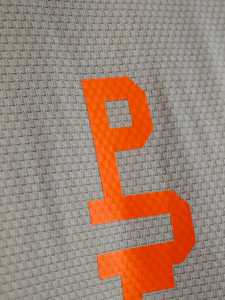 เสื้อยืดแขนราแกลนพิมพ์ลายแนวตั้งสำหรับผู้ชาย PUFFIN SPORTS OEM แบบสั่งทำพิเศษ แห้งเร็ว ทรงสปอร์ต คอกลม ทรงปกติ พิมพ์ลายสะท้อนแสง - Product Image 3