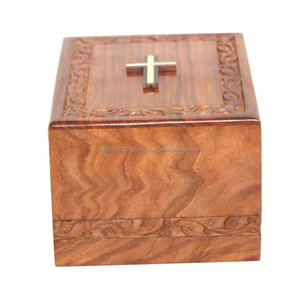 Urne funéraire en bois de style américain avec croix en laiton sculptée, motifs personnalisables, capacité de 220 pouces cubes, marron - Product Image 2