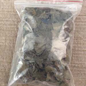 Hojas Secas de La Giang al por Mayor para Sopas Ácidas Naturales, Hot Pot y Cocina, 5 Bolsas al Vacío de 100g, Suministro desde Vietnam - Product Image 1