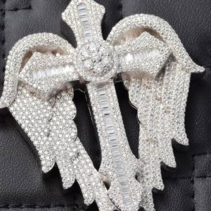 Colgante de Cruz con Alas de Ángel de Moissanita Iced Out, Colgante de Cruz de Moissanita con Corte Baguette Estilo Hip Hop, Colgante Religioso de Lujo con Brillo - Product Image 2