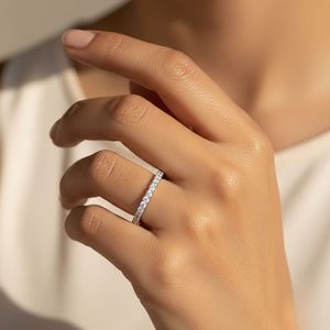 แหวนนิรันดร์ทรงกลม 0.60 กะรัต ฝังเพชรแบบไมโครพรองเซ็ต - Product Image 6