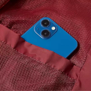 Veste de pluie d'extérieur conçue avec une coque imperméable, une doublure en maille respirante et une coupe ajustée à séchage rapide pour un confort optimal - Vestes pour hommes - Product Image 5