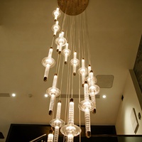 Lustre en verre soufflé à la main, design créatif et décoratif pour escalier de villa moderne de luxe, hall d'hôtel, éclairage intérieur élégant