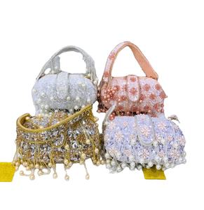 Pochette de soirée en soie brute brodée à la main avec chaîne, fermeture magnétique, doublure en coton - Sac à main de luxe et tendance pour mariages et événements culturels - Product Image 1