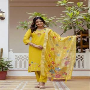 Conjunto Kurti y Pantalón VASTRA COTTAGE de Viscosa Gadhwal con Cuello Bordado con Cuentas y Dupatta con Estampado Lagdi, Ropa Étnica Elegante - Product Image 1