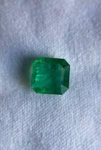 มรกตธรรมชาติทรงแปดเหลี่ยม น้ำหนัก 0.90 กะรัต สวยงามน่าทึ่ง เหมาะสำหรับทำเครื่องประดับ - Product Image 2