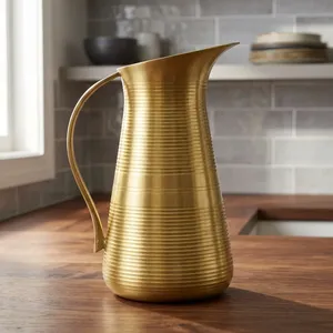 Carafe à eau en laiton pur avec poignée |   Pichet à eau traditionnel en laiton |   Réservoir de stockage d'eau |   Vaisselle vintage |   Table à manger - Product Image 5
