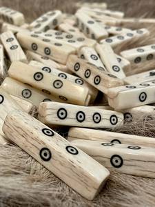 ชุดลูกเต๋าทำมือจากกระดูกธรรมชาติ พร้อมจุดและวงแหวน ดีไซน์ทันสมัย |   สำหรับการเล่นเกมและของขวัญ - Product Image 2