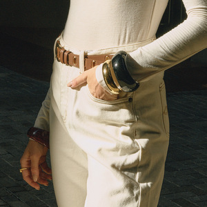 Pulseras de Resina Marrón al por Mayor, Joyería de Acrílico Grueso para Mujer, MOQ Bajo - Product Image 3