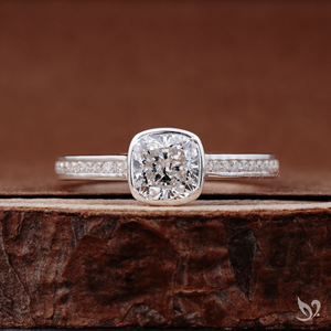 Anillo de compromiso elegante de oro blanco de 10k con diamante de laboratorio de 1 quilate con corte cojín y banda de canal. - Product Image 1
