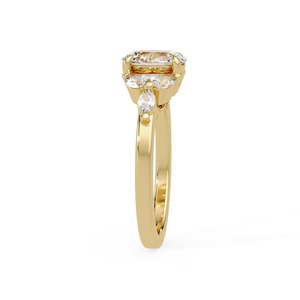 Anillo de compromiso de lujo de oro amarillo de 14K con diamantes de corte ovalado de 2.20 CT TDW y piedras laterales marquesa y redondas con engaste de garras - Product Image 5