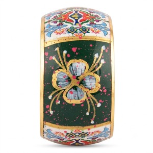กำไลข้อมือเคลือบสีเขียวเข้มลายดอกไม้เพ้นท์มือ งานฝีมือขัดเงาอย่างดี ชุบทองโบราณ ทำจากทองเหลือง เครื่องประดับแฟชั่น B2B - Product Image 1