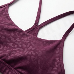 ชุดโยคะผู้หญิงแบบสั่งทำสองชิ้น ชุดออกกำลังกายไร้รอยต่อ ไซส์ใหญ่ ปักลาย ระบายอากาศได้ดี ขายส่งอุปกรณ์กีฬา - Product Image 4