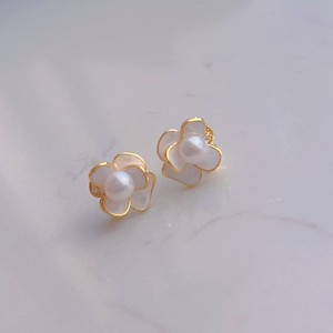 Boucles d'oreilles en perles d'eau douce naturelles Camellia Sensation Aiguille en argent S925 Mode Hao Shi Perle incrustée de fleurs Style avancé et élégant - Product Image 6