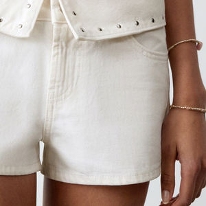 Shorts de Mujer de Alta Calidad con Logotipo Personalizado y Diseño Casual para Exteriores con Cierre de Botón, Servicio OEM, Diseño con Bolsillos - Product Image 3