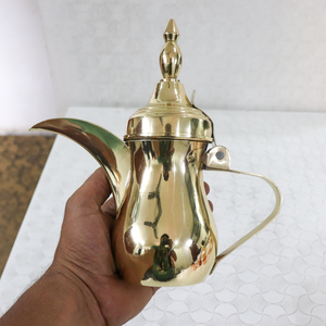 Cafetière Dallah Arabe Artisanale Premium Classique en Acier Inoxydable et Laiton Écologique, Plaqué Laiton Brillant - Product Image 1