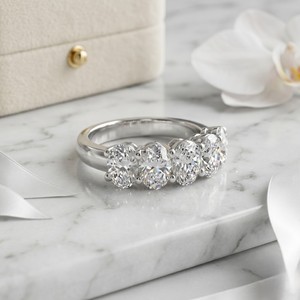 Bague à cinq pierres serties de diamants ovales cultivés en laboratoire, plaquée or 14 carats, 2,50 carats au total, certifiée IGI - Product Image 2