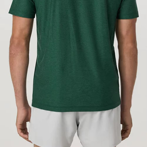 เสื้อยืดผู้ชายสีเขียวล้วน คอกลม แขนสั้น ทรงปกติ ผ้าคอตตอนเจอร์ซีย์ ระบายอากาศได้ดี พิมพ์ลายโลโก้ด้านหน้า สินค้ามาใหม่ - Product Image 4