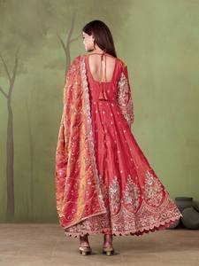 Costume Anarkali orange avec dupatta brodé, robe de mariage indienne moderne pour femme, longueur normale, coupe régulière, séchage rapide, toutes saisons - Product Image 3