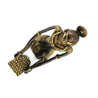 Statue d'hommeuse tribale élégante, porte-bougie, figurine en laiton massif faite à la main avec finition or, argent, bronze pour la décoration de la maison