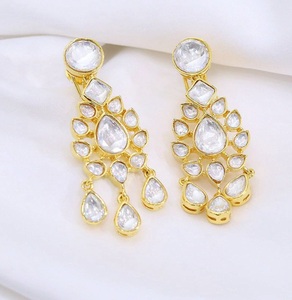 Pendientes Elegantes de Latón Chapado en Oro con Circonitas, Diseño Moderno, para Fiestas y Eventos Nocturnos, Colección de Moda - Product Image 2