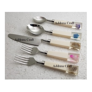 Ensemble de couverts européens en acier inoxydable avec fourchette, couteau à steak et manche en résine, idéal pour les mariages et événements, cadeaux. - Product Image 6