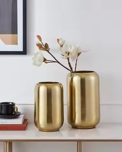 Vase à fleurs décoratif en métal fait main, élégant vase floral pour la décoration de table de salon - Product Image 5