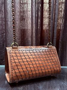 Bolso Bandolera de Cuero Genuino para Mujer, Hecho a Mano, Tallado, Estilo Vintage, con Correa Ajustable, Venta al Por Mayor - Product Image 3