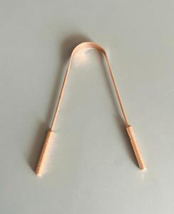 Limpiador de Lengua de Cobre Puro, Reutilizable, con Agarre Manual, Cuidado Bucal Ayurvédico, Venta al Por Mayor - Product Image 1