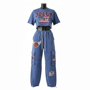 Ensemble femme : tee-shirt court en molleton coton polyester 320 GSM bleu, pantalon cargo patchwork, broderie, logo imprimé. - Product Image 6
