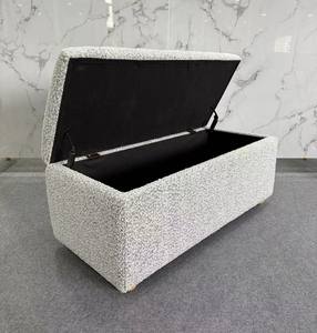 Banc de lit ovale avec rangement pouf gris clair en tissu rembourré - Product Image 2